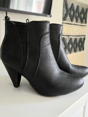 Size 7 Black Ankle Boots